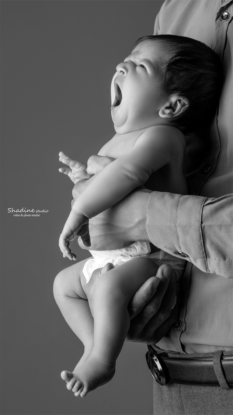 عکس پدر پسری،اغوش پدرانه آتلیه کودک مشهد شادینه | آتلیه مشهد،آتلیه کودک،آتلیه نوزاد،عکس بارداری